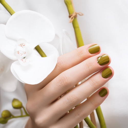 female hand with green nail